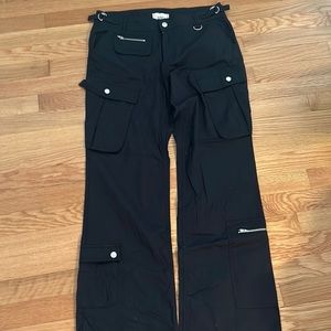 Urban outfitters BDG low waist slim fit black cargo pants in size 6!